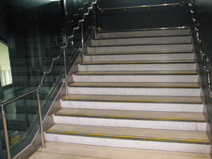 駅の階段＆広場